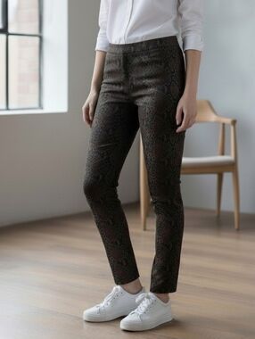 Chico's Bridgette Pull On Straight Leg Ankle Pants in Dark Brown/Black